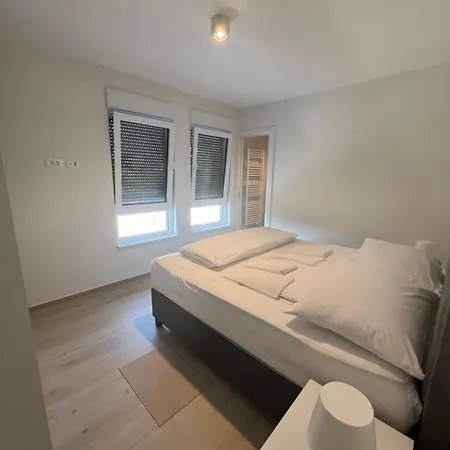 Baden Basanija, Umag-with Sea View, Parking And 300m From The Apartman *