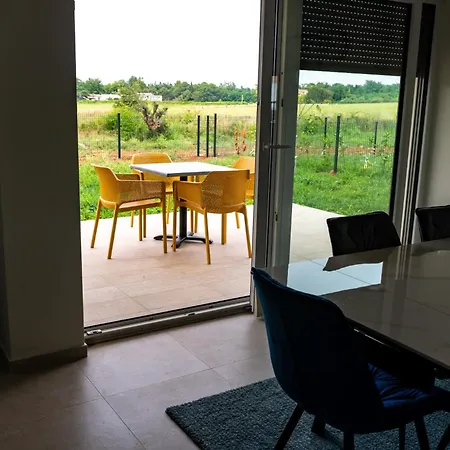 Baden Basanija, Umag-with Sea View, Parking And 300m From The アパート