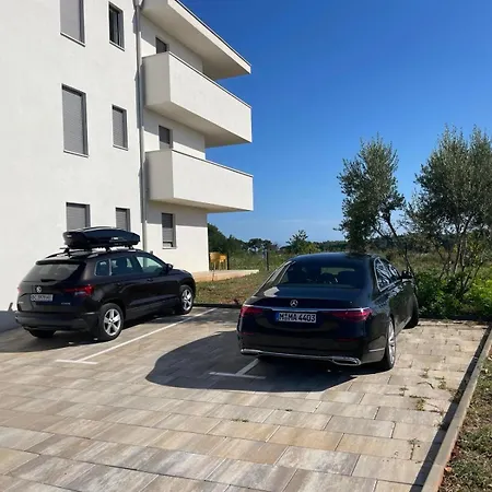 Baden Basanija, Umag-with Sea View, Parking And 300m From The Apartman Bašanija