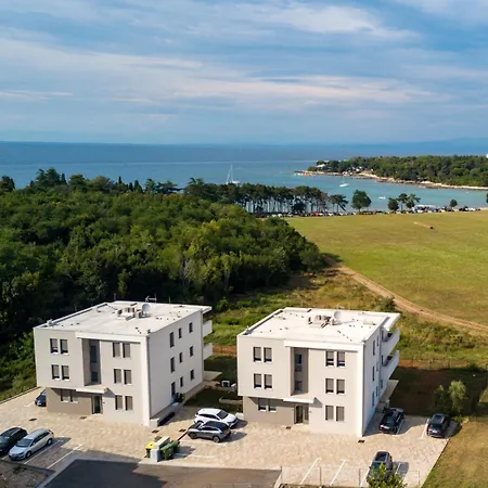 Baden Basanija, Umag-with Sea View, Parking And 300m From The Apartment *