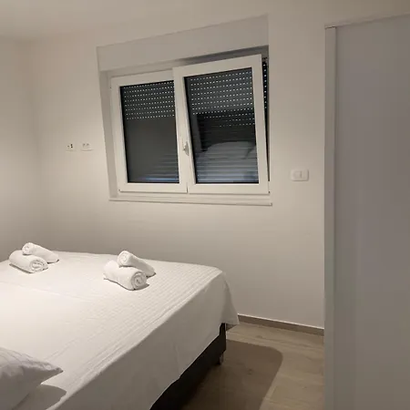 Baden Basanija, Umag-with Sea View, Parking And 300m From The Apartman